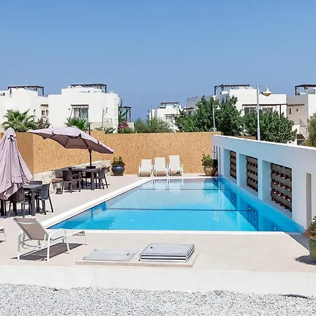 Brand New Olive Grove Apartment